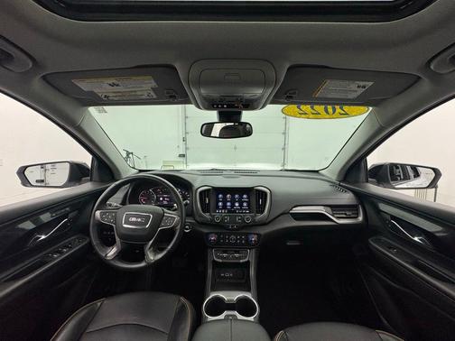 Summit White 2022 GMC Terrain AWD AT4