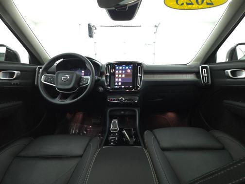 2025 Volvo XC40 B5 Plus Dark Theme