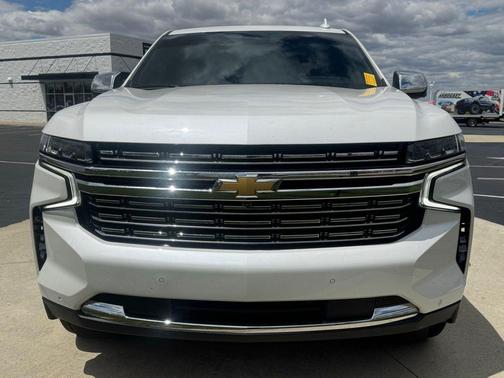 Iridescent Pearl Tricoat 2024 Chevrolet Suburban Premier