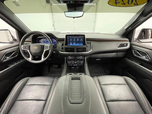 Iridescent Pearl Tricoat 2024 Chevrolet Suburban Premier