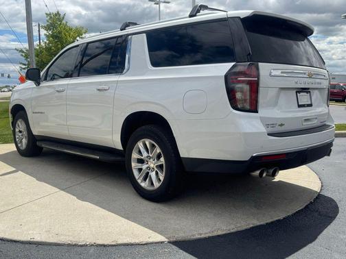 Iridescent Pearl Tricoat 2024 Chevrolet Suburban Premier