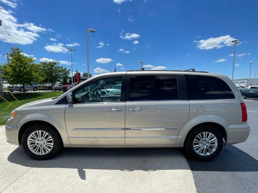 Cashmere/Sandstone Pearlcoat 2015 Chrysler Town & Country Touring-L