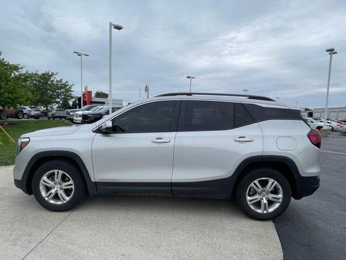 Quicksilver Metallic 2022 GMC Terrain SLE