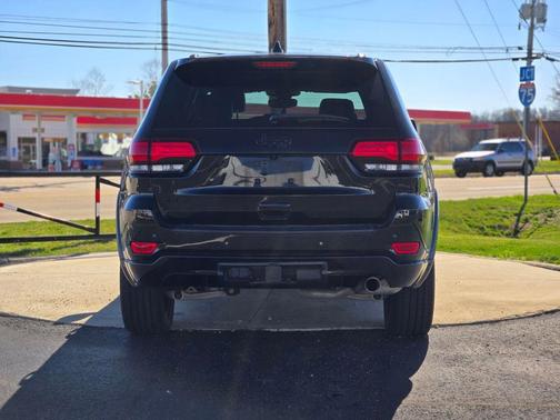 2022 Jeep Grand Cherokee Laredo