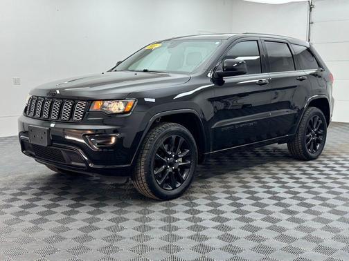 2022 Jeep Grand Cherokee Laredo