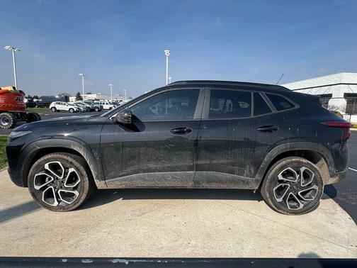 Mosaic Black Metallic 2024 Chevrolet Trax FWD 2RS