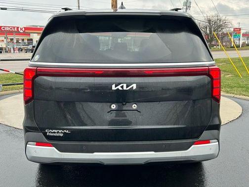 2025 Kia Carnival EX