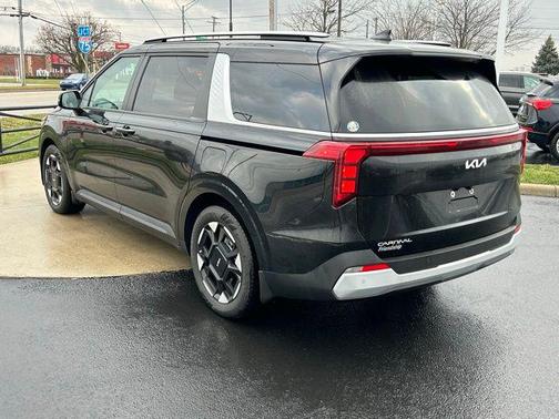 2025 Kia Carnival EX