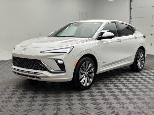 White Frost Tricoat 2026 Buick Envista Avenir FWD