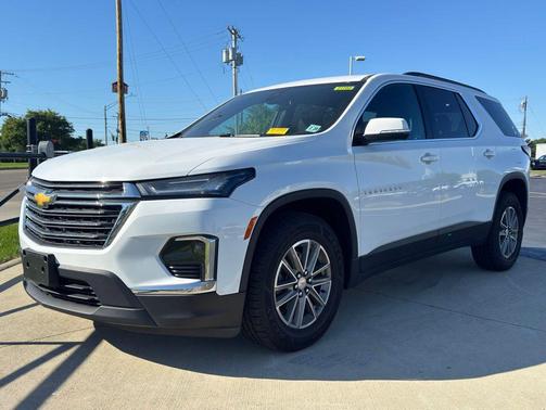 Summit White 2024 Chevrolet Traverse LT Cloth