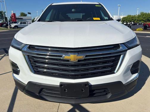 Summit White 2024 Chevrolet Traverse LT Cloth