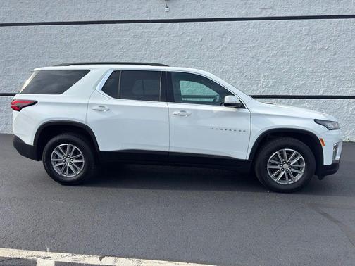 Summit White 2024 Chevrolet Traverse LT Cloth