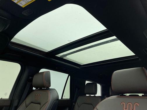 Star White Metallic Tri-Coat 2021 Ford Expedition King Ranch