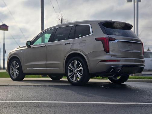 2022 Cadillac XT6 Premium Luxury FWD