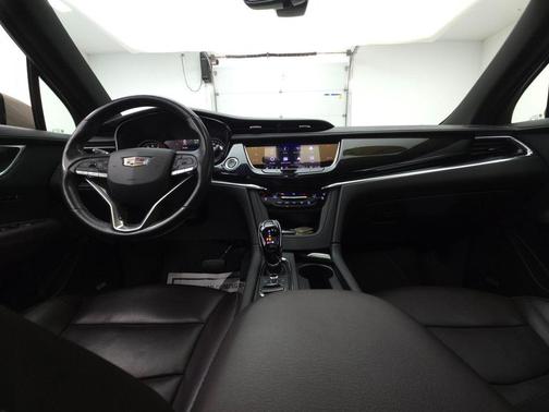 2022 Cadillac XT6 Premium Luxury FWD