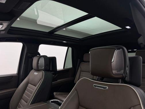 Glacier White Tricoat 2026 GMC Yukon Denali Ultimate