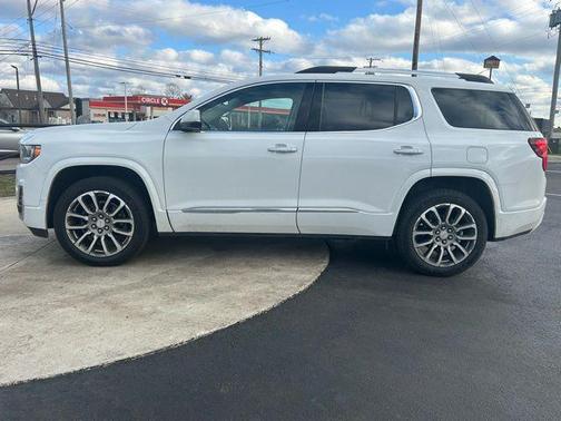 2023 GMC Acadia Denali