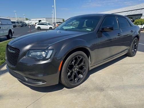 Granite Crystal Metallic Clearcoat 2019 Chrysler 300 Touring