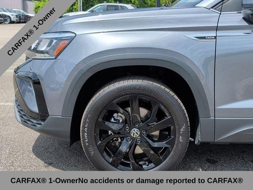 Platinum Gray Metallic 2022 Volkswagen Taos 1.5T SE