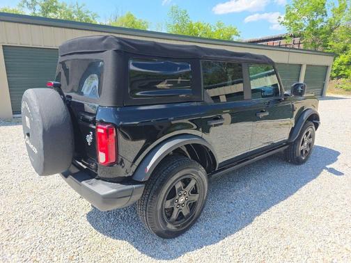 Shadow Black 2022 Ford Bronco Black Diamond