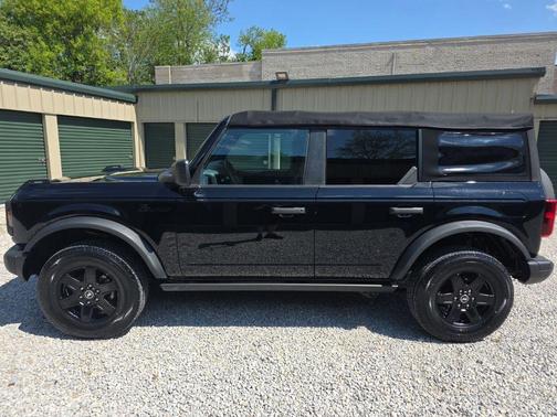 Shadow Black 2022 Ford Bronco Black Diamond