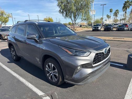 2023 Toyota Highlander Hybrid XLE