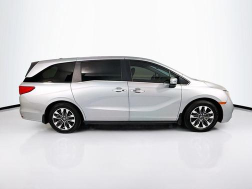 Lunar Silver Metallic 2024 Honda Odyssey EX-L