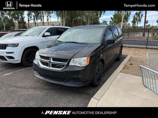 Black Onyx Crystal Pearlcoat 2017 Dodge Grand Caravan SE