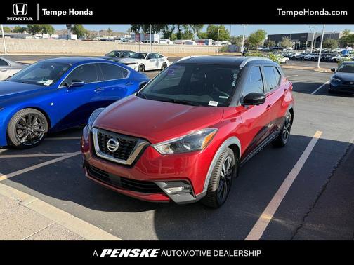 Cayenne Red/Super Black 2020 Nissan Kicks SR