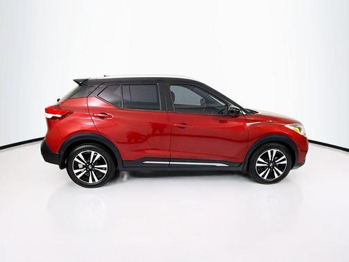 Cayenne Red/Super Black 2020 Nissan Kicks SR