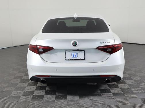 2017 Alfa Romeo Giulia Ti