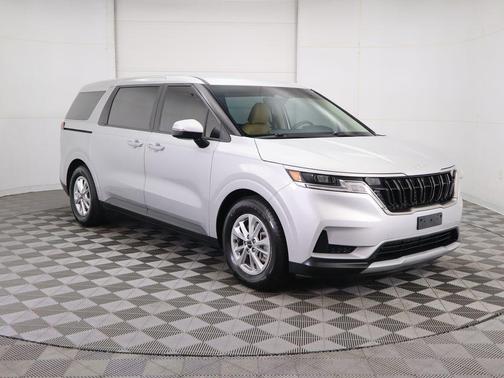 2023 Kia Carnival LX