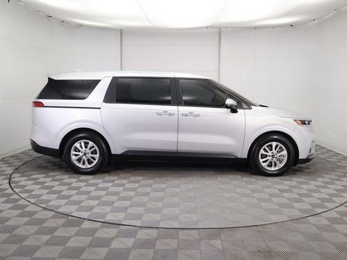 2023 Kia Carnival LX