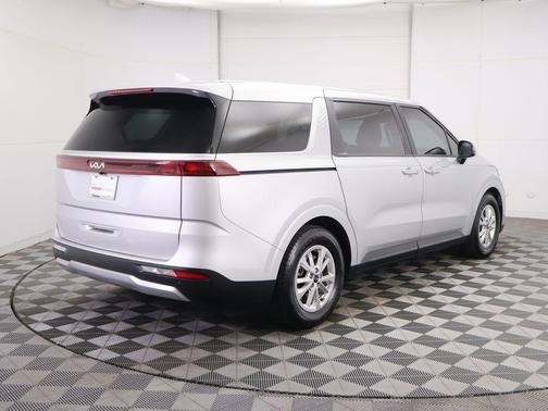 2023 Kia Carnival LX