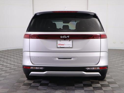 2023 Kia Carnival LX