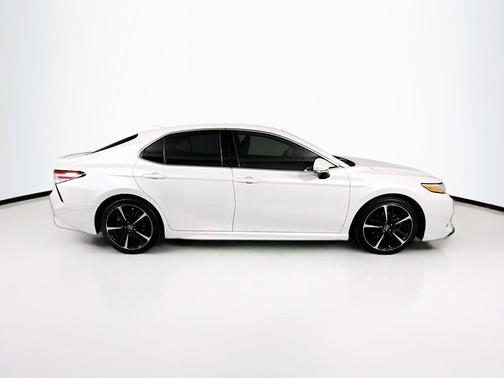 Wind Chill Pearl 2020 Toyota Camry XSE