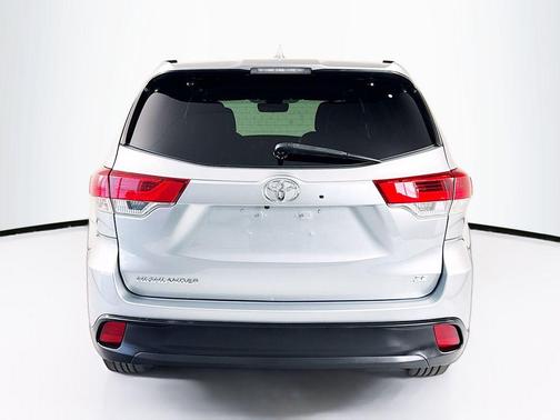 Celestial Silver Metallic 2017 Toyota Highlander SE