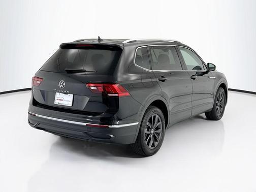 Deep Black 2023 Volkswagen Tiguan 2.0T SE