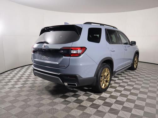 2024 Honda Pilot Touring 8-Passenger