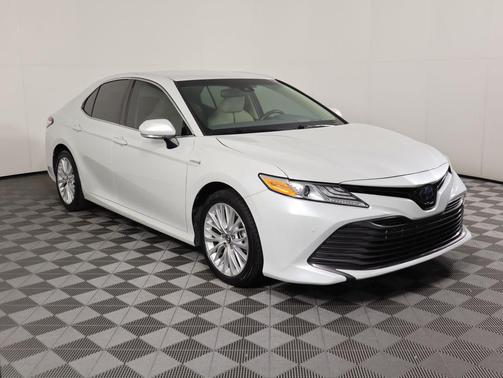 2018 Toyota Camry Hybrid XLE
