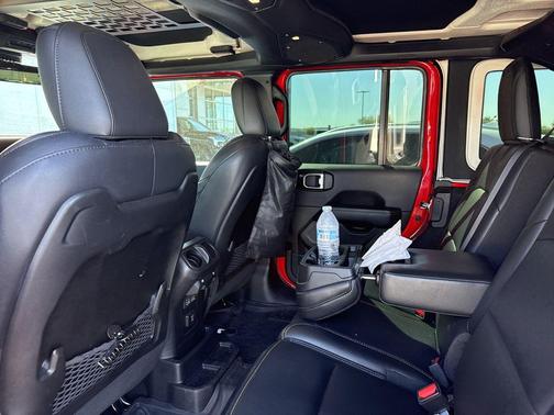 2024 Jeep Wrangler 4-Door Sahara 4x4