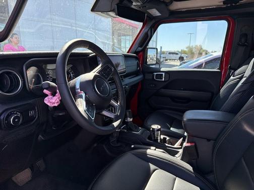 2024 Jeep Wrangler 4-Door Sahara 4x4