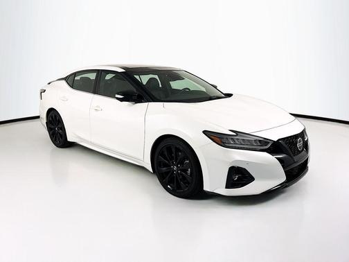 Pearl White Tricoat 2022 Nissan Maxima SR Xtronic CVT
