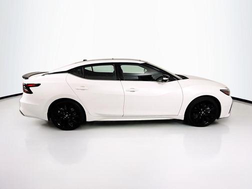Pearl White Tricoat 2022 Nissan Maxima SR Xtronic CVT