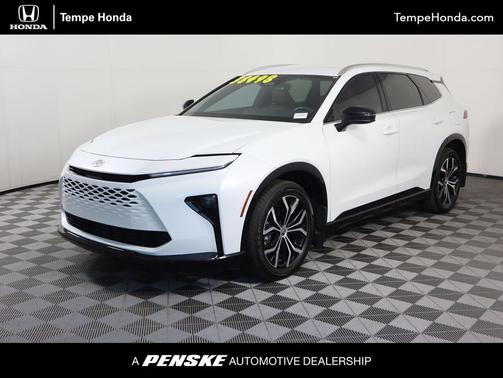 2025 Toyota Crown Signia XLE