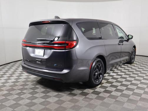 2022 Chrysler Pacifica Hybrid Touring L
