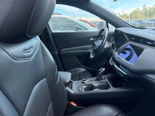 2020 Cadillac XT4 Premium Luxury