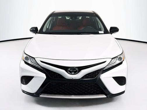 Wind Chill Pearl/Midnight Black Metallic 2020 Toyota Camry XSE