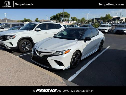 Wind Chill Pearl/Midnight Black Metallic 2020 Toyota Camry XSE