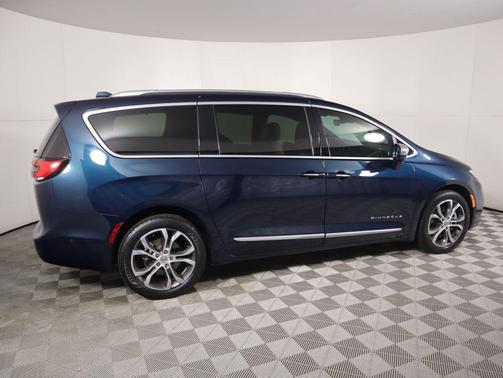 2022 Chrysler Pacifica L
